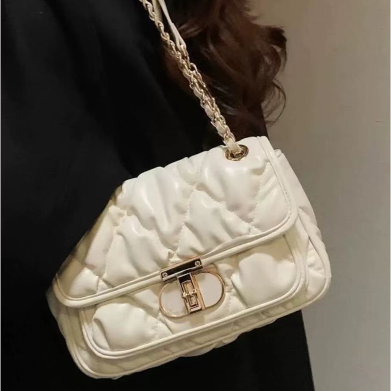 Elegante geplooide kettinghand - Quiet Luxury Bags Crossbody recensie en prijs
